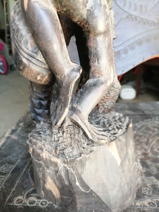 estatueta grande antiga em madeira , artesanal , ver fotos