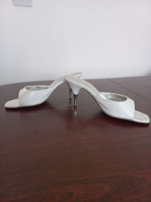 Білі босоніжки 35 розмір