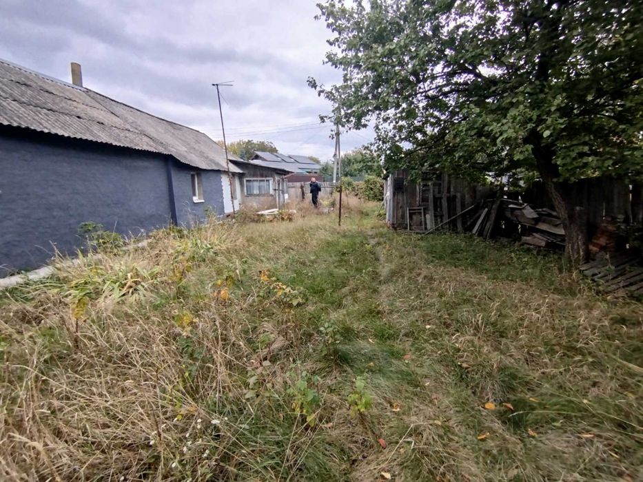 Продаж будинку з окремим двором