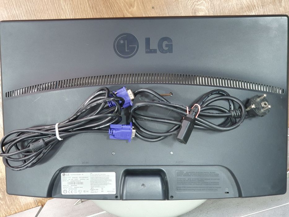 Монитор LG Flatron "W2243SV"