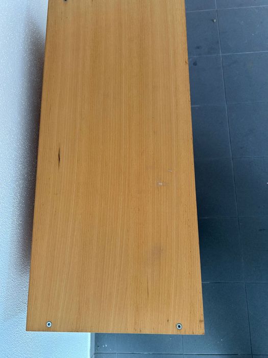 Estantes modulares IKEA com portas