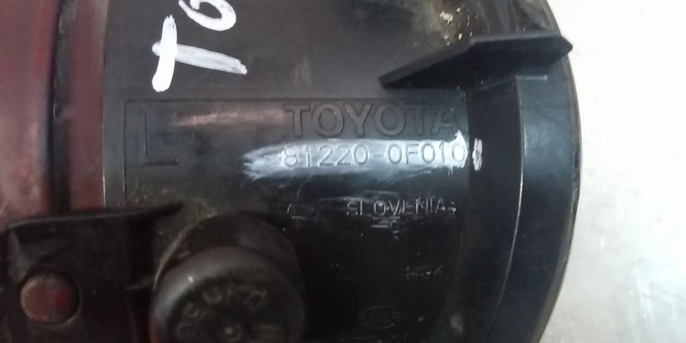FAROL DE NEVOEIRO TOYOTA COROLLA E12 / COROLLA VERSO AR10 - ESQUERDO