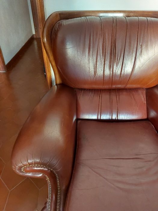 Conjunto 1 sofá, 2 poltronas, de pele
