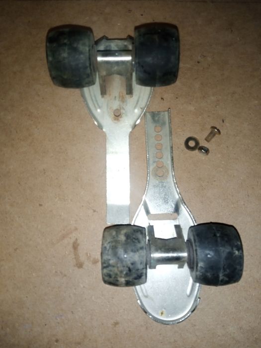 Спорт:Роликові ковзани радянського виробництва.