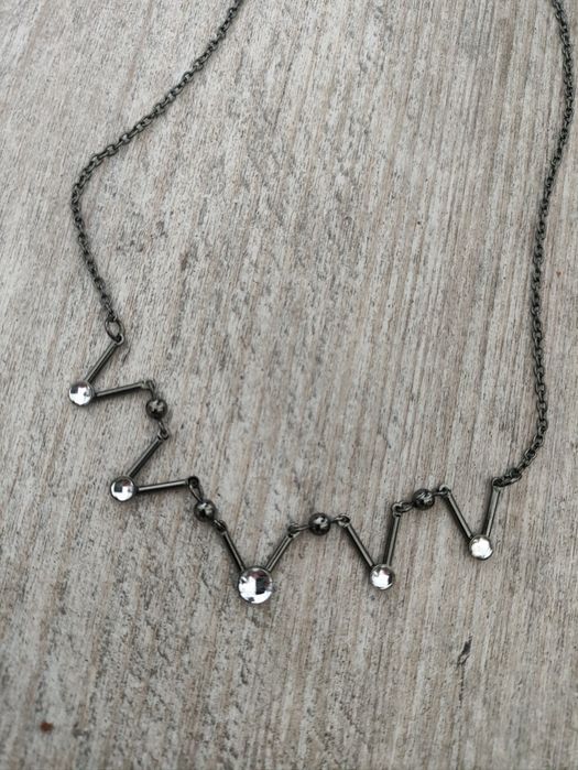 Krótki czarny naszyjnik z diamencikami