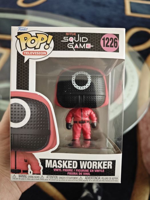 Фигурка Funko Pop Игра в Кальмара рабочий в маске новая