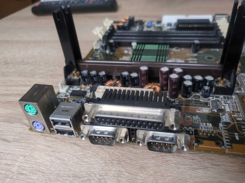 Płyta główna Asus P2B-S procesor Pentium III 450MHz 4x64MB SDRAM
