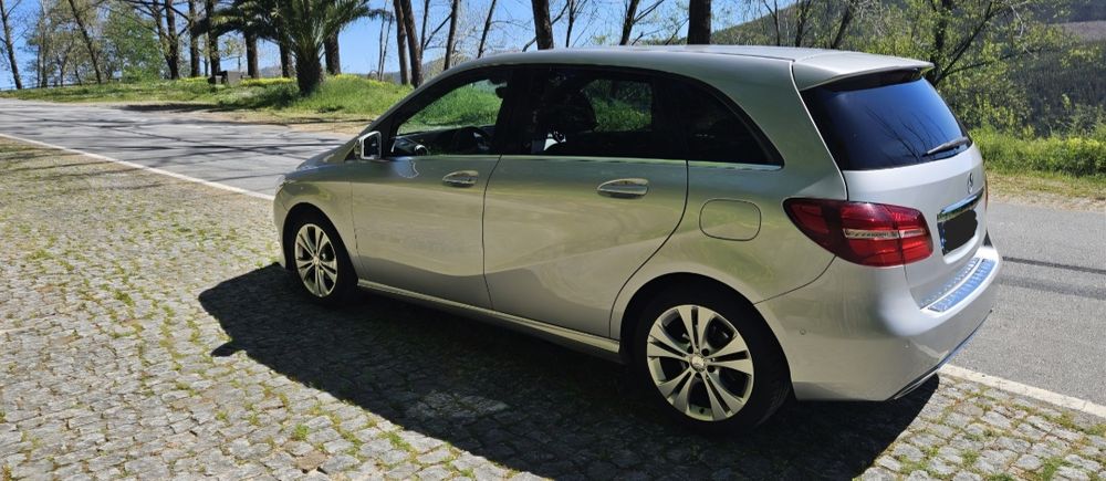 Mercedes-Benz  B 180D