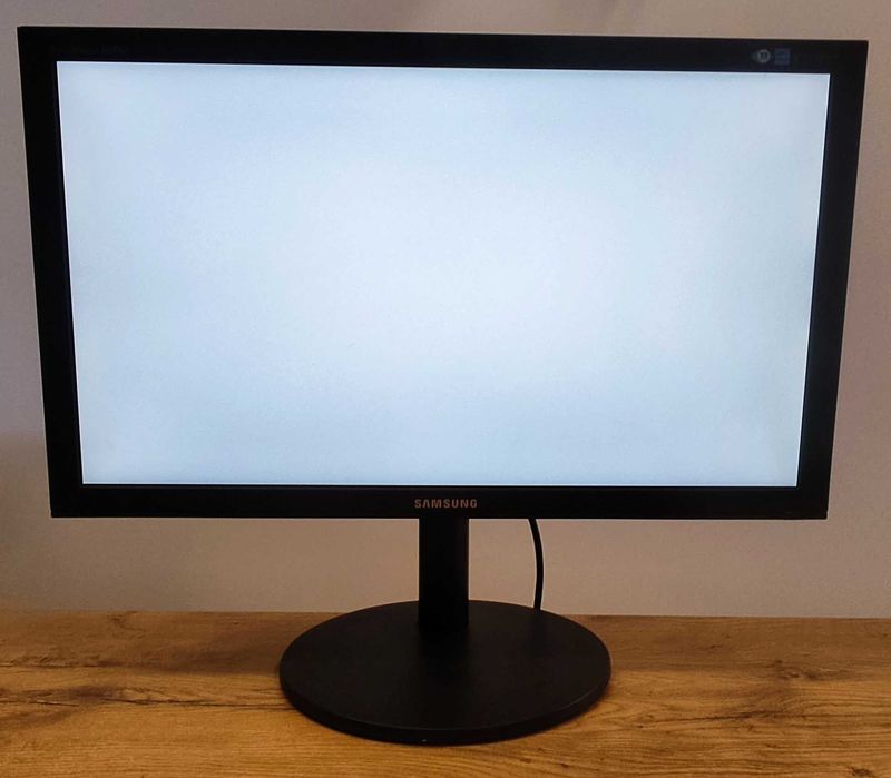 Monitor 22" Samsung SyncMaster B2440 używany