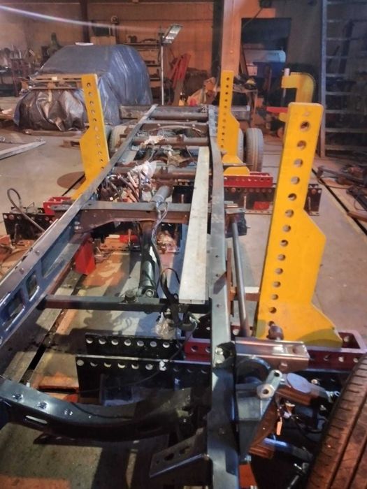 Usługa prostowania ram samochodowych. Przedłużanie, skracanie.