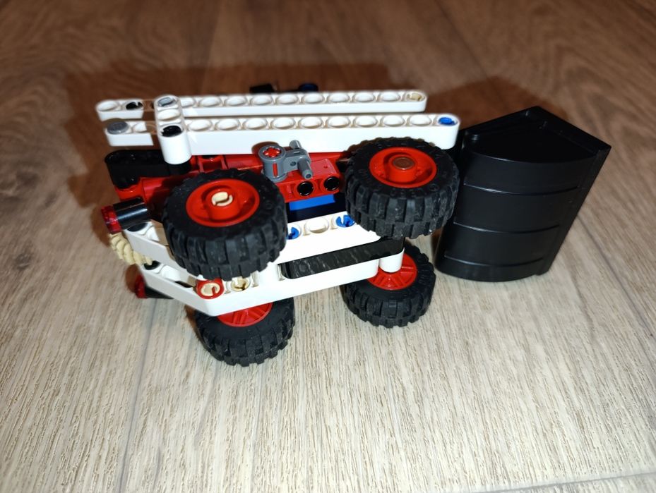 Конструктор Lego Technic 42116 Міні-навантажувач, 140 деталей