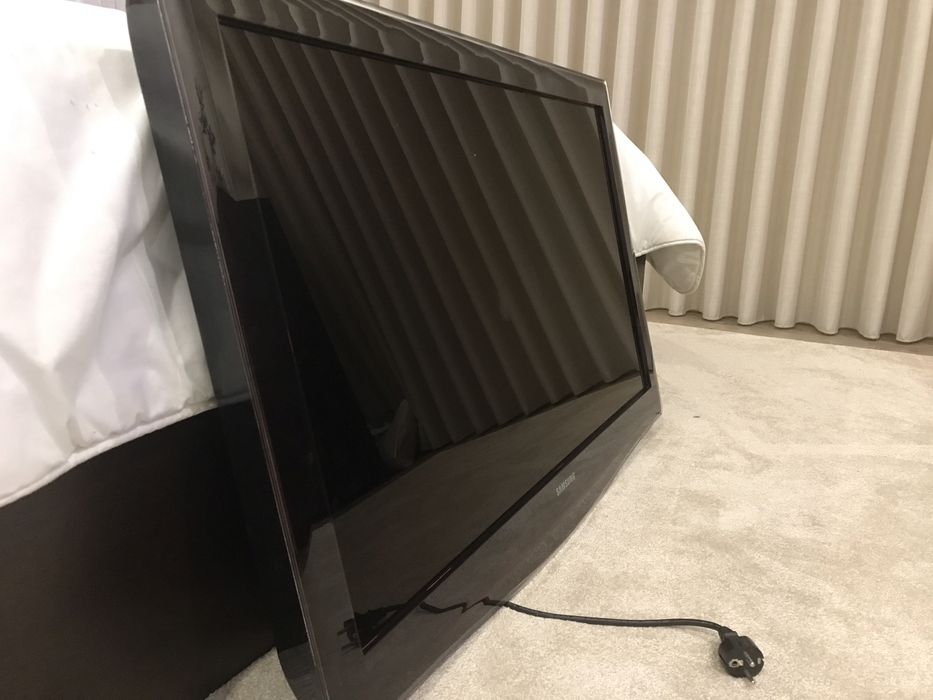 Tv 40” Samsung com Suporte de parede