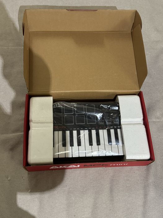 Akai MPK Mini MK2 – Teclado MIDI c/ Caixa Original