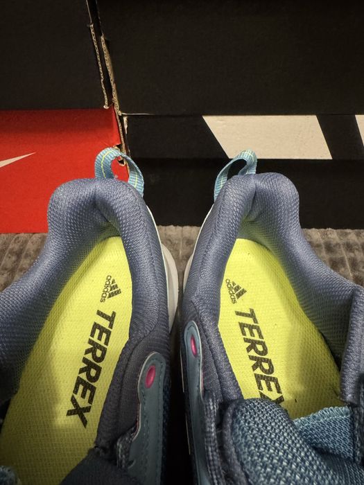 Жіночі трекінгові 42(26,5см) кросівки Adidas Terrex AX3