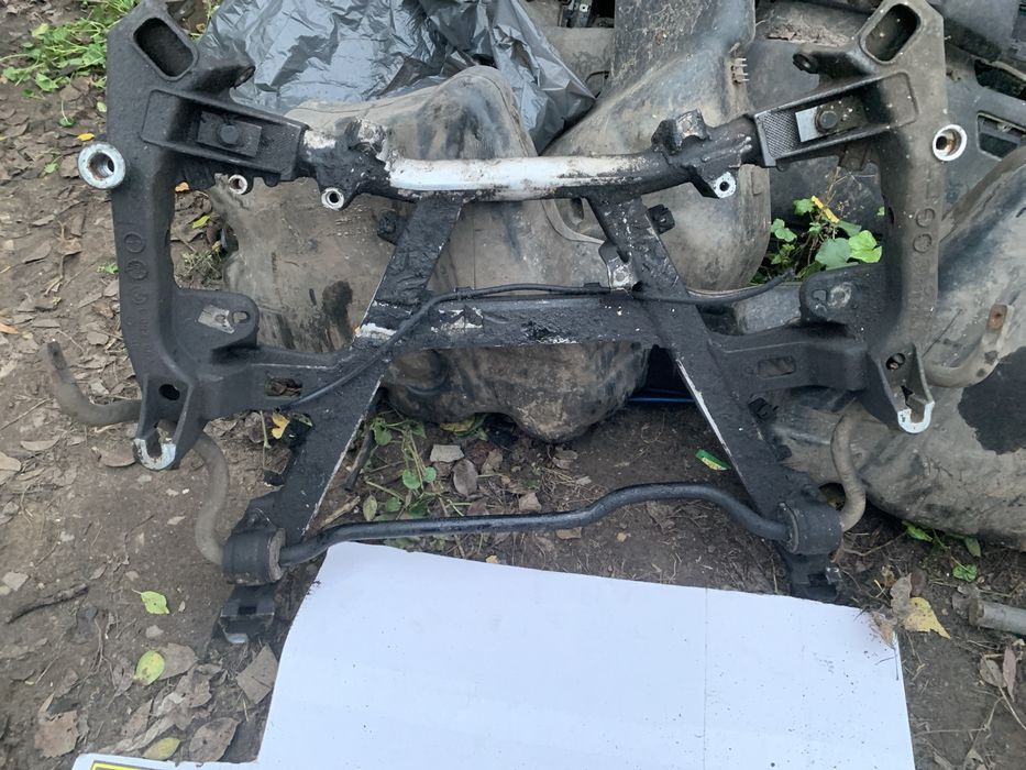 Балка передня Е39 BMW 520 525 528 530 підрамник рама двигуна мотора