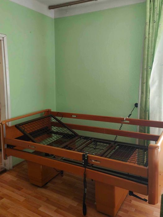 Łóżko rehabilitacyjne regulowane elektrycznie