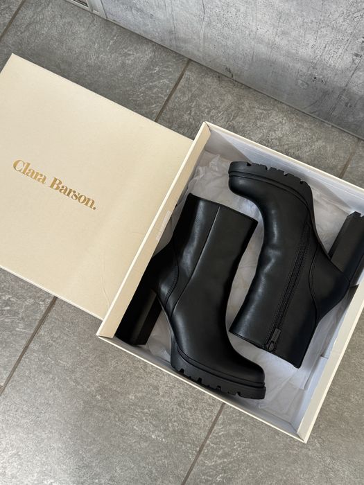 Botki na słupku Clara Barson WS5881-03