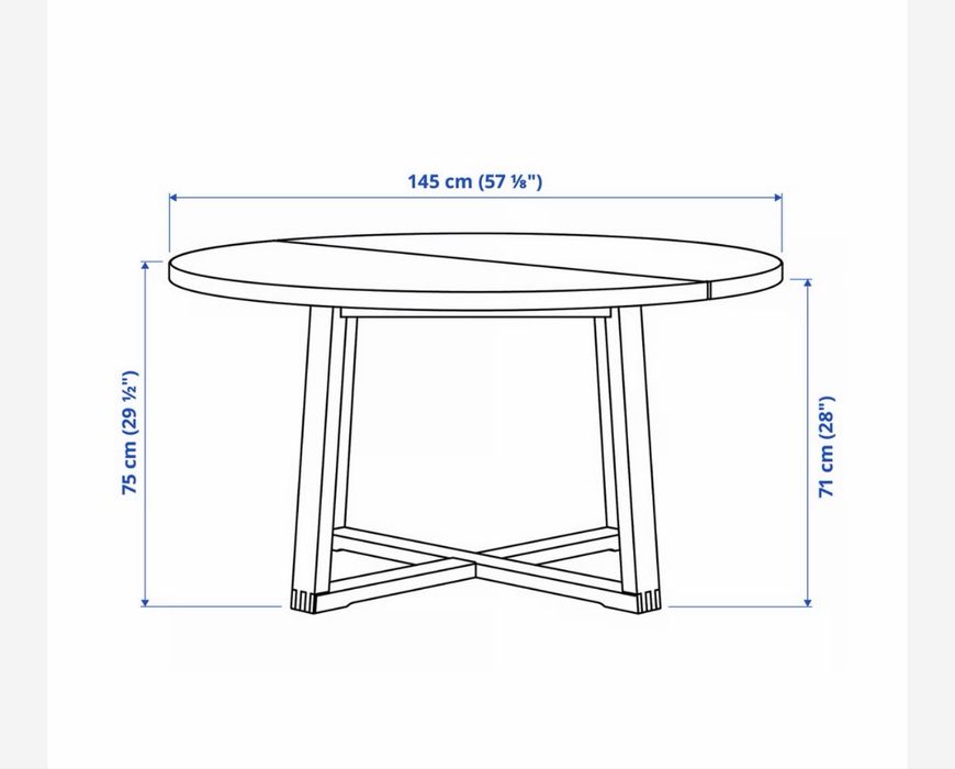 Mesa e cadeiras sala de jantar.