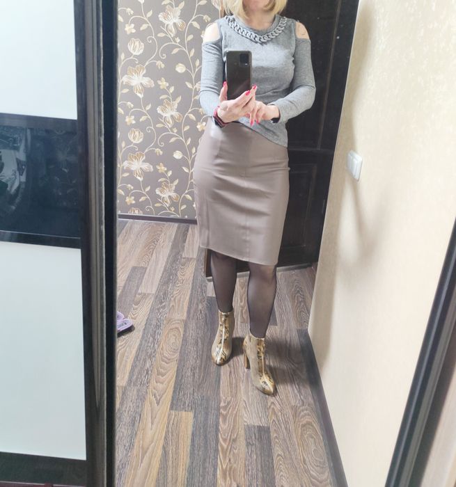 Юбка бежева екошкіра