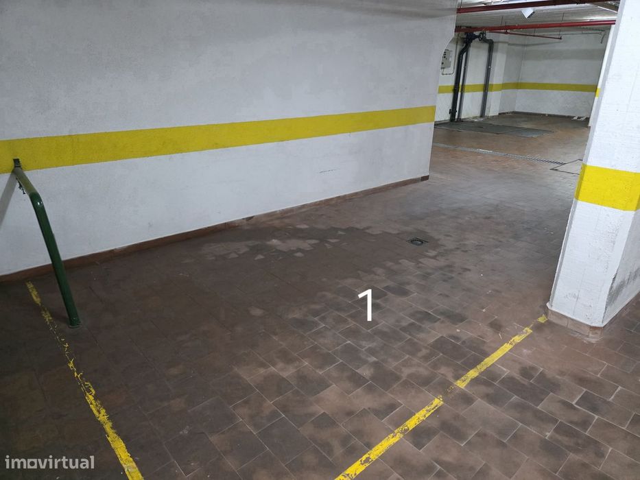Lugares de estacionamento - garagem na Estrada da Luz 106, Laranjeiras