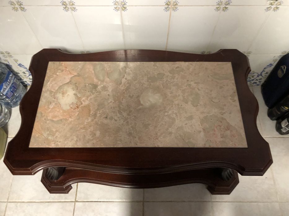 Mesinha em madeira e granito rosa