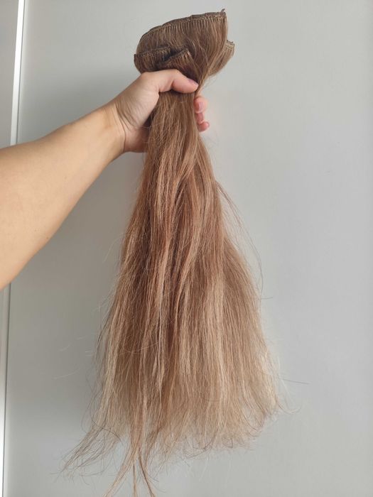 Naturalne włosy ciemny blond doczepiane 5 taśm na spinki 45 cm 126 g