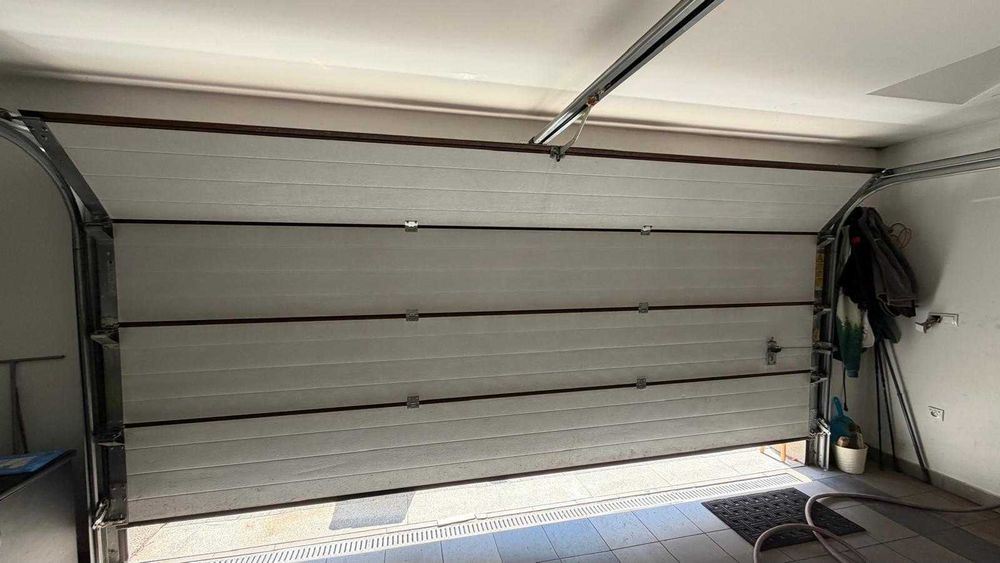 Brama garażowa 4,5 x 2,10 m Wiśniowski – kolor "orzech" + napęd