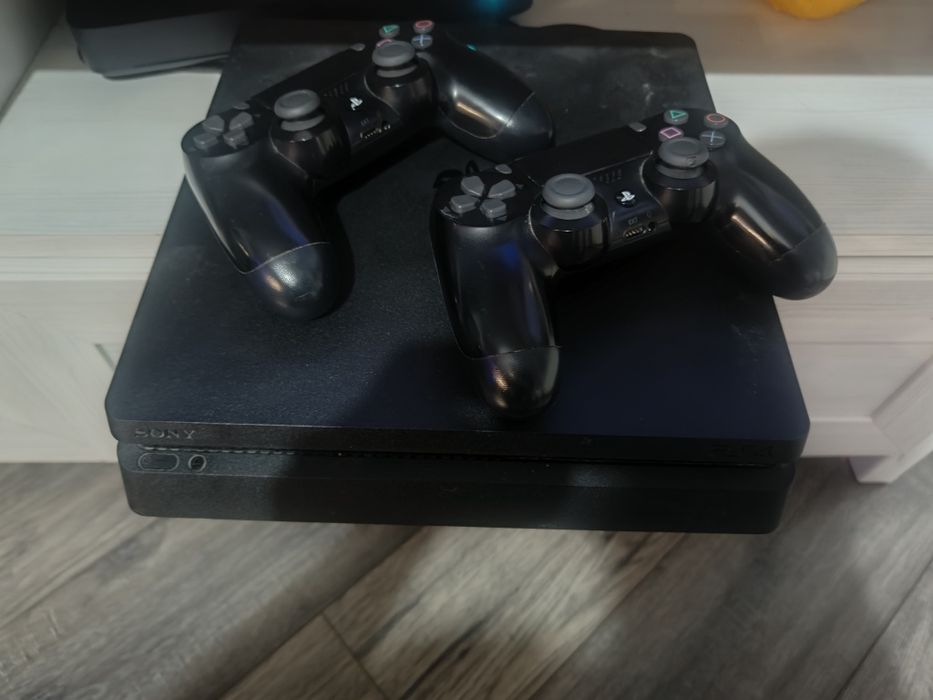 Sprzedam konsole ps4