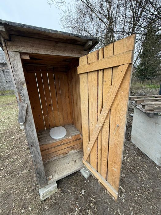 Toaleta drewniana na budowę