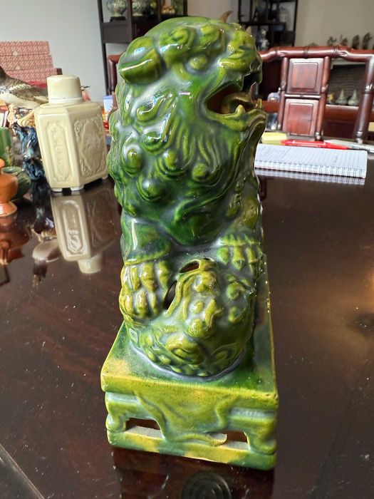Par de Leões Guardiões Chineses em Cerâmica Vidrada Verde