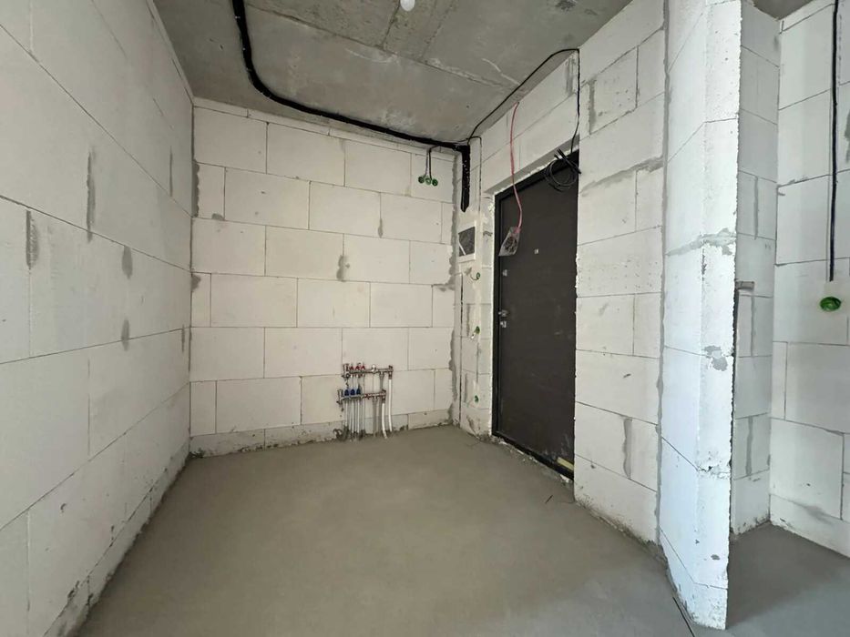 Здана! Однокімнатна з чорновими роботами. Вигідно!