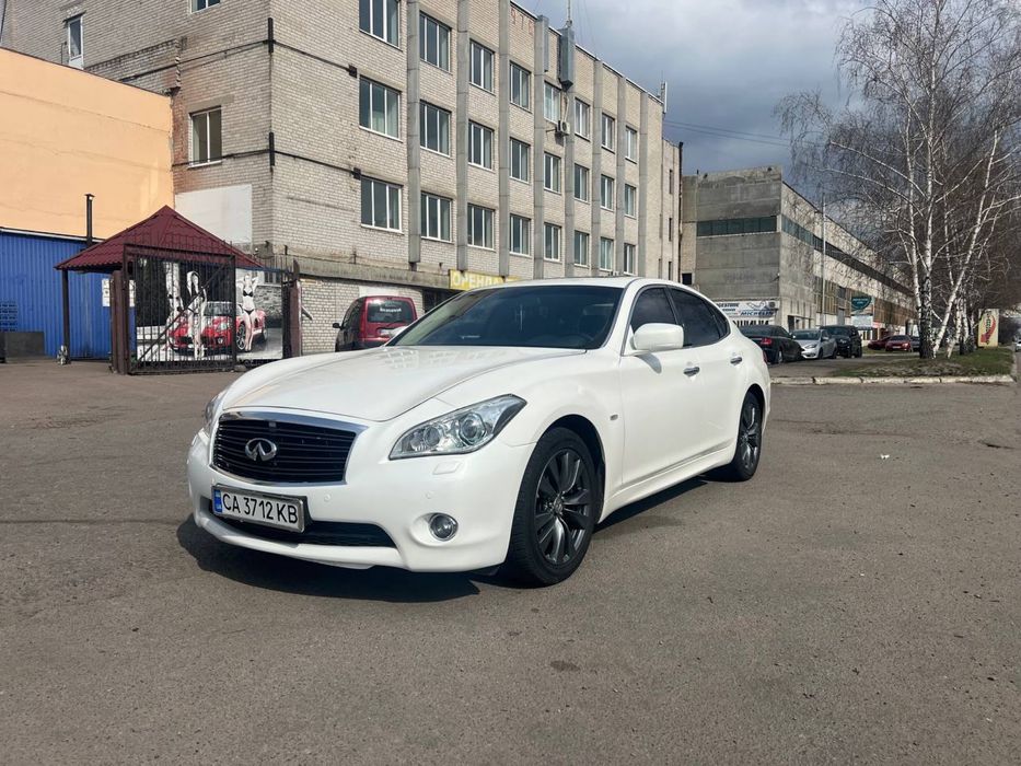Infiniti M37 2010
