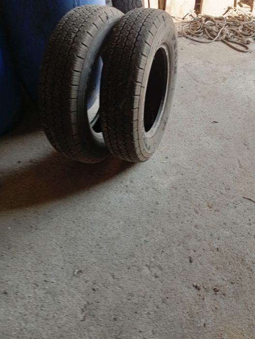 Par de Pneus de carro