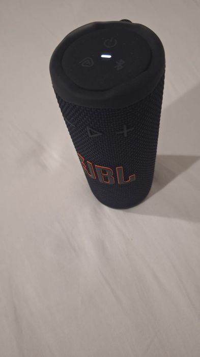 Coluna Bluetooth JBL Grip (Como Nova) – À Prova de Água e Impactos
.