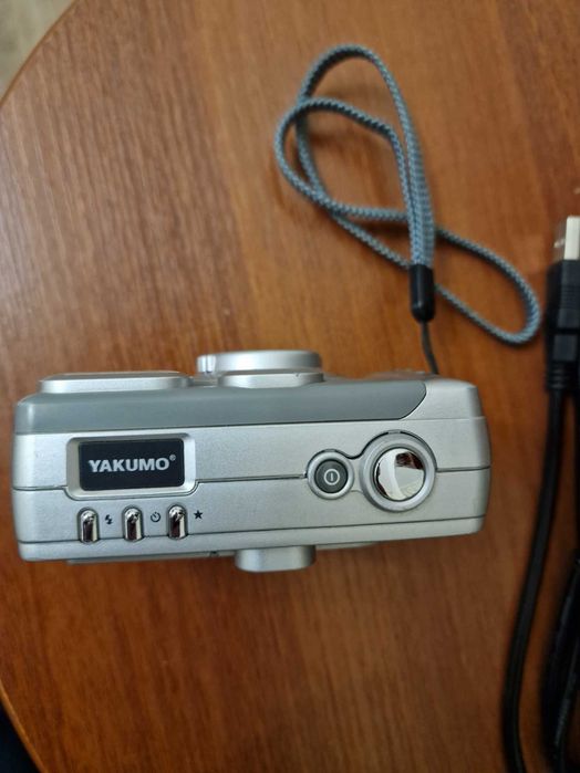 Продам "винтажный" фотоаппарат YAKUMO.