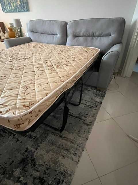 Sofá Cama -  3 lugares - Em bom estado