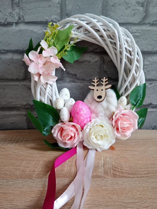 Wianek wielkanocny na drzwi