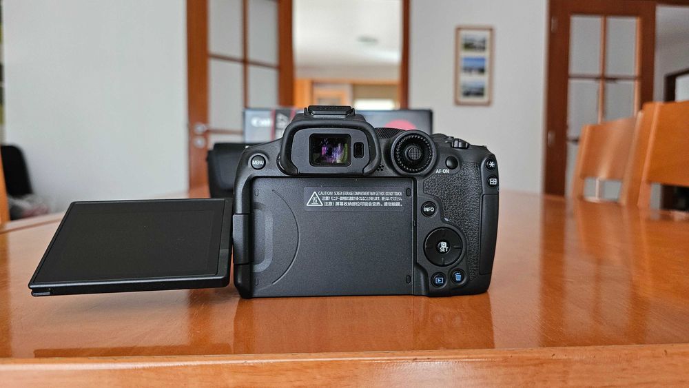 Canon EOS R7 + Adaptador RF para EF – Mirrorless APS-C 4K 60fps