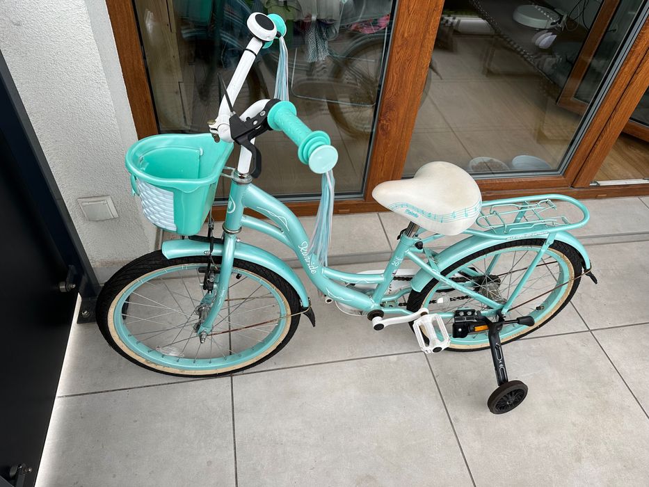 Sprzedam rower dla dziecka w wieku 6–8 lat.