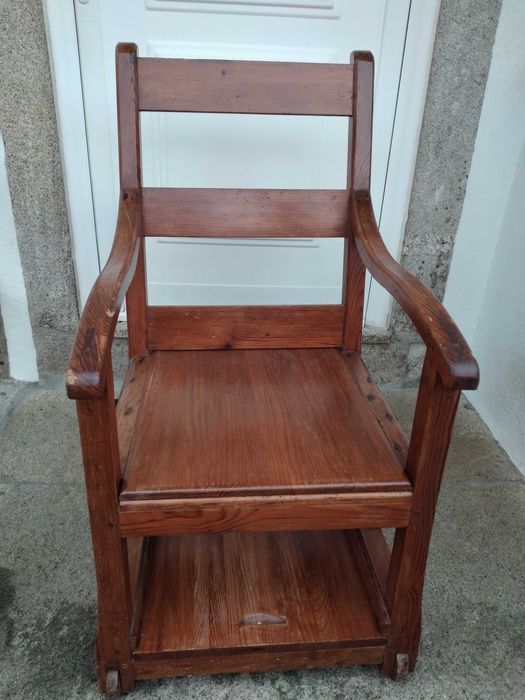 Cadeirão antigo para restauro