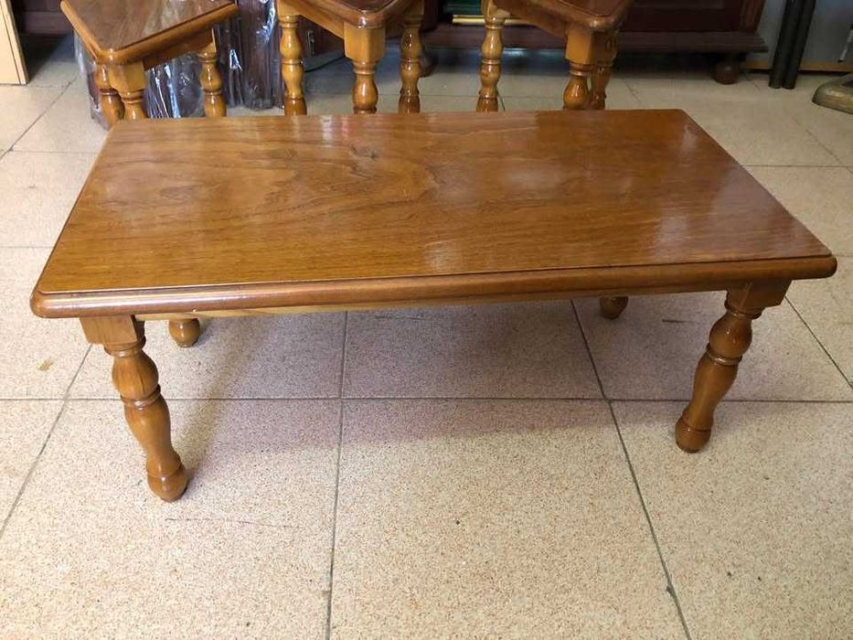 mesa e banquinhos em pinho mel maciço