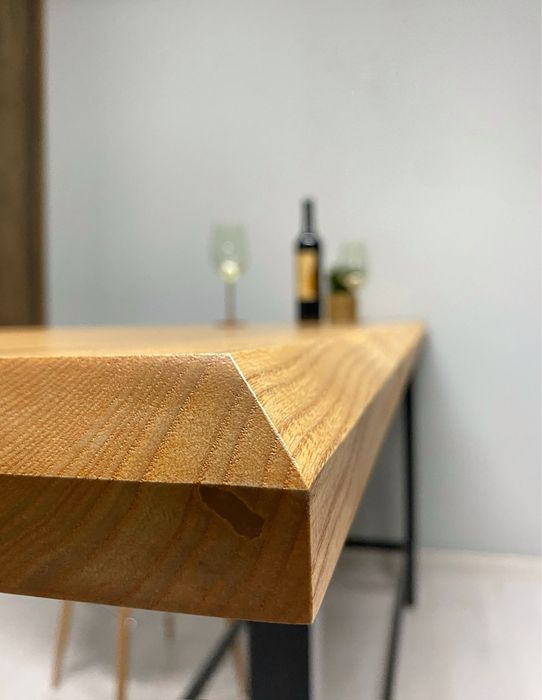 Mesa de jantar de madeira maciça