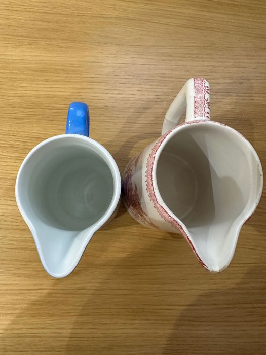 Lote de dois jarrinhos (Sacavém e Vista Alegre)