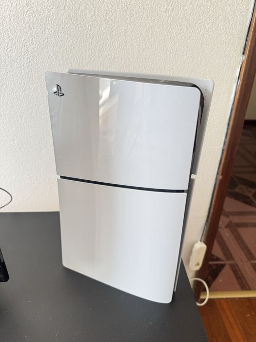 Vendo ps5 2 controles em otimo estado