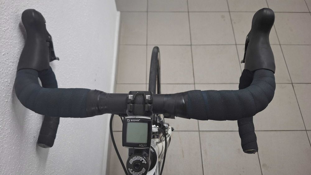 Bicicleta de estrada em carbono Scott CR1 Pro