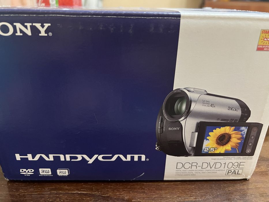 Sony DCR-DVD109E відеокамера з записом на DVD, стан як новий