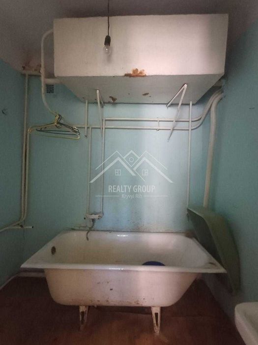 Продаж будинку в центрі с. Лозуватка з гаражем, літнею кухнею.