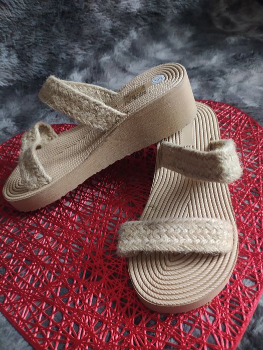 Nowe klapki na koturnie rozmiar 37