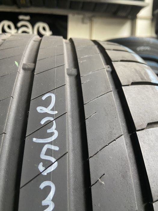 Pneus 235 / 35 R 19 Brigestone