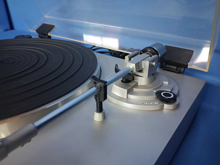 gira-discos JVC L-A21